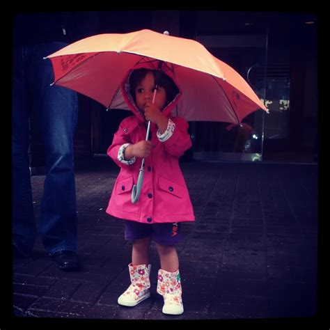 Fashion Friday | Rainy days and kids : Parenting To Go