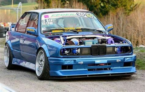 BMW E30 M3 blue widebody