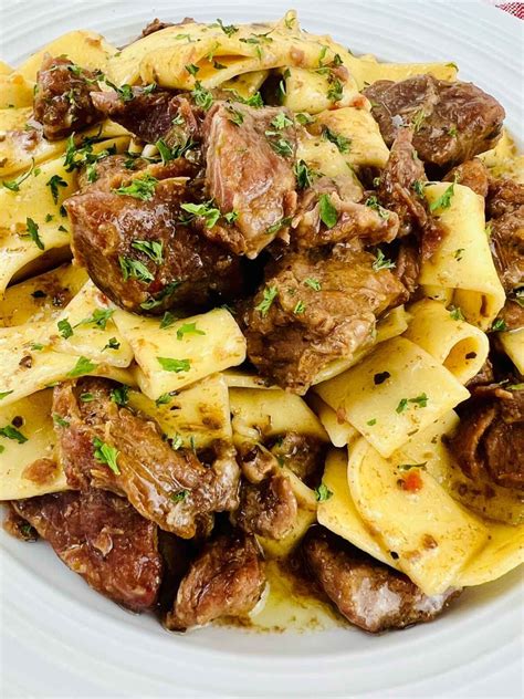 Easy Slow Cooker Italian Pasta Beef Stew