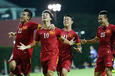 Vietnam Men's Football Team Enters World's Top 100 Again After 7 Years - Saigoneer