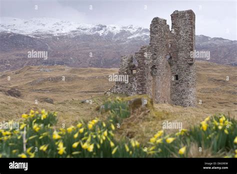 Scottish castles winter snow hi-res stock photography and images - Alamy