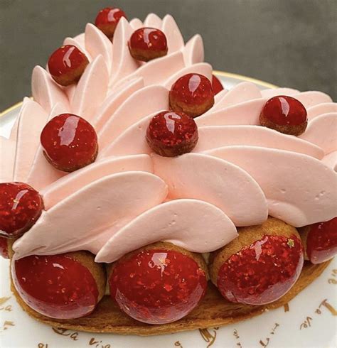 French Cakes by Cedric Grolet | Paris Cadeau d'amour | French cake, Pastry, Cake design