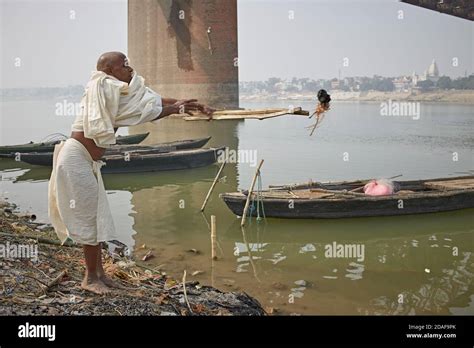 India Ganges Cremation High Resolution Stock Photography and Images - Alamy