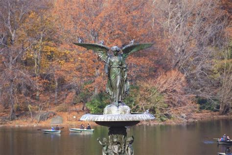 Fountain in Central Park stock photo. Image of boat, leaves - 208112