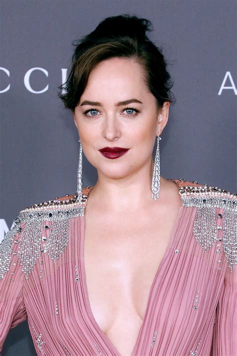 Dakota Johnson Just Transformed Her Hair With the Prettiest Blonde Highlights | Dakota johnson ...