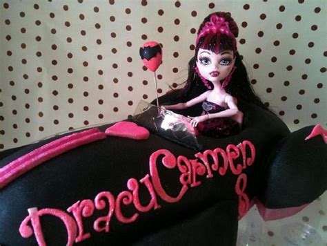 Monster High Draculaura Roadster Car - CakeCentral.com