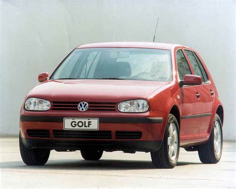 Volkswagen Golf 2001 1.6 EA-111: fotos e ficha técnica