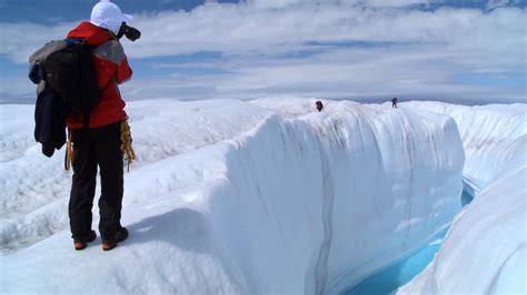 A scene from the documentary "Chasing Ice," featuring James Balog ...