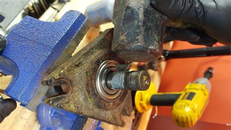 John Deere Mower Deck Spindle Bearing Replacement : 13 Steps (with Pictures) - Instructables