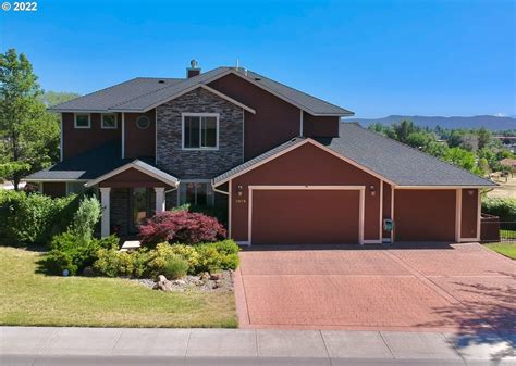 Klamath Falls, OR Real Estate - Klamath Falls Homes for Sale | realtor.com®