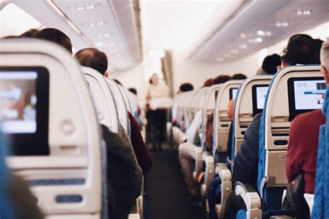 Pros and Cons: Aisle Versus Window Seat When Flying