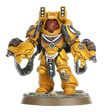 Pin by Julliot on Warhammer 40K | Imperial fist, Fist, Space marine ...