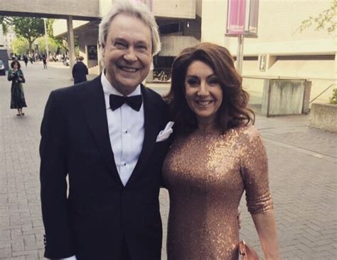 Former Loose Women star Jane McDonald announces the death of her long-term partner | Goss.ie