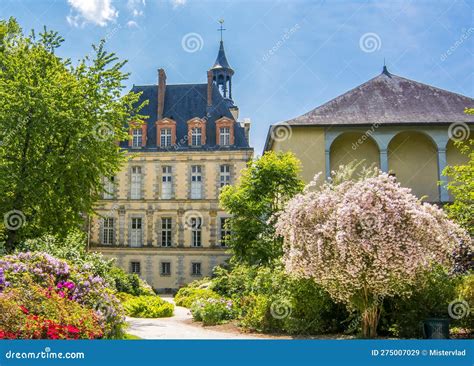 Fontainebleau Palace (Chateau De Fontainebleau) and Gardens in Spring ...