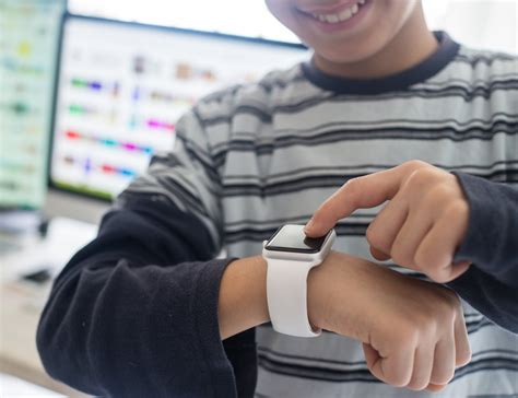 5 Highest Reviews on The Best Smartwatches for Kids: Buying Guide | We ...