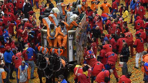 Thousands attend annual 'Battle of the Oranges' in Italy - CGTN