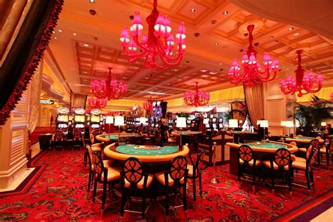 What’s the best poker room to play at in Las Vegas for beginners ...