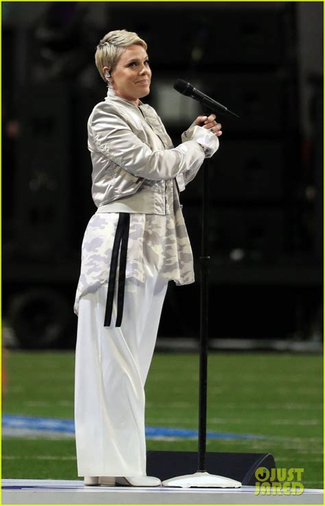 Pink Sings National Anthem at Super Bowl 2018 (Video): Photo 4027448 ...