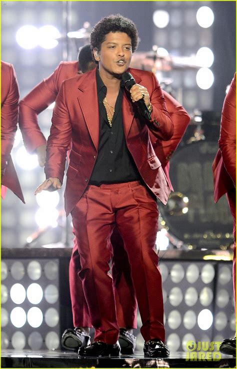 Bruno Mars - Billboard Music Awards 2013 Performance (Video): Photo ...