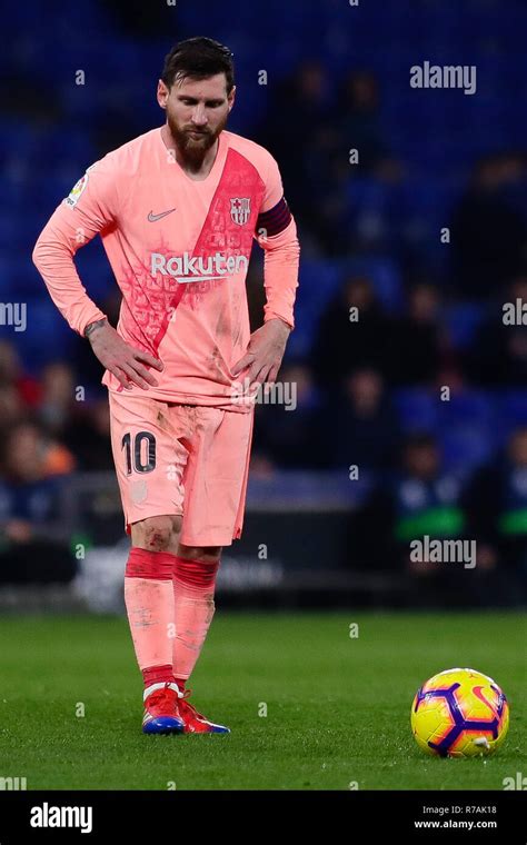 Lionel messi free kick barcelona hi-res stock photography and images ...