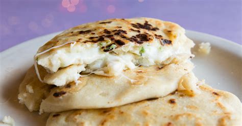 Best Cheap Eats NYC: $2.50 Pupusas at Bahia Salvadoran Restaurant ...