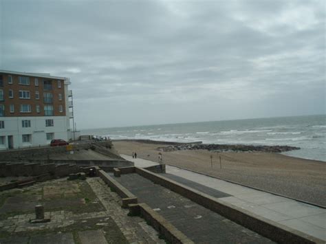 Rottingdean Beach © Paul Gillett cc-by-sa/2.0 :: Geograph Britain and ...