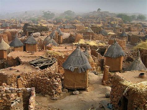 Dogon village...or Hobbit village... | Arquitetura vernacular, Aldeia, Cidade