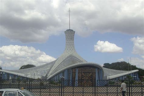 Catedral de Barquisimeto se encuentra cubierta de maleza - TalCual