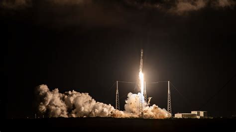 SpaceX Falcon 9 rocket soars over Falcon Heavy in gorgeous launch photo ...