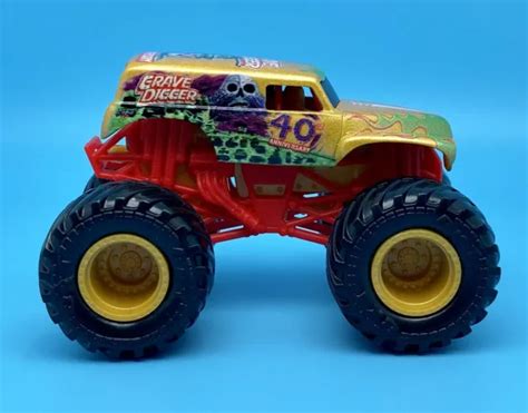 MONSTER JAM GRAVE DIGGER 1:64- 40th Anniversary SUPER ULTRA RARE Gold ...