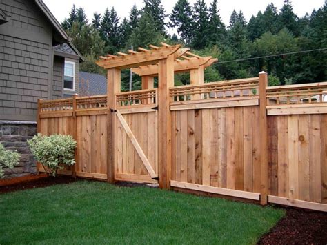 15 Pallet Fence Ideas to Improve Your Amazing Home