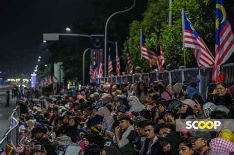 M’sians turn out in droves at Dataran Putrajaya for Merdeka parade | Scoop