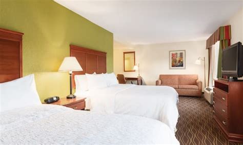 Hampton Inn and Suites Greenfield, MA Hotel Rooms