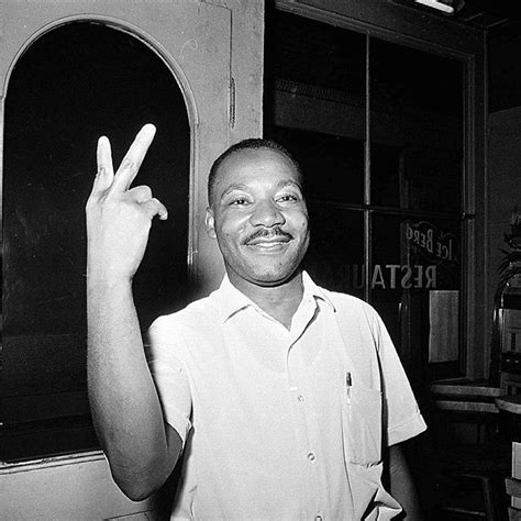 1964 - Martin Luther King Flashed a Peace Sign After Passage of the Civil Rights Act : r ...