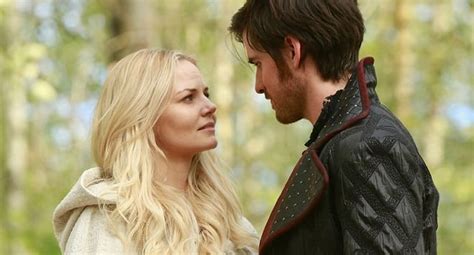 Once Upon a Time: un matrimonio per Emma e Hook nel season finale?