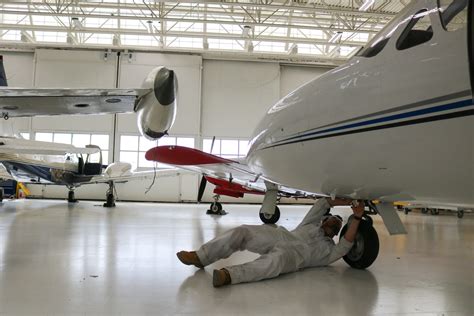 Aviation Maintenance Technician Schools Now Accepting Applications ...