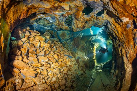 Opal Mine Cave Diving - Hollis