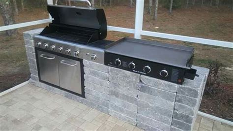 Small Outdoor Kitchen with BBQ Grill and Burners