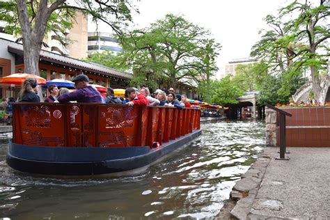 Explore the San Antonio River Walk on a Go Rio narrated tour. | San ...