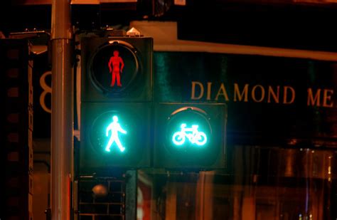 File:Toucan-crossing lights, Belfast - Geograph - 1537338.jpg - Roader ...