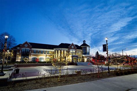 Grand View University / Central Pedestrian Plaza - FEH Design