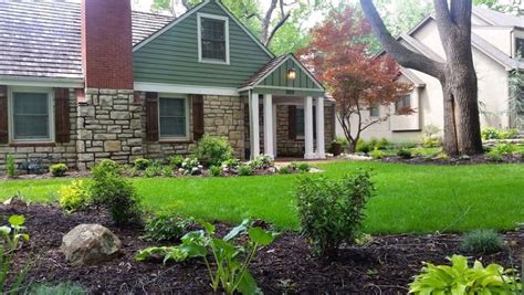 45 Craftsman House Landscaping Ideas (Photos) - Homeporio