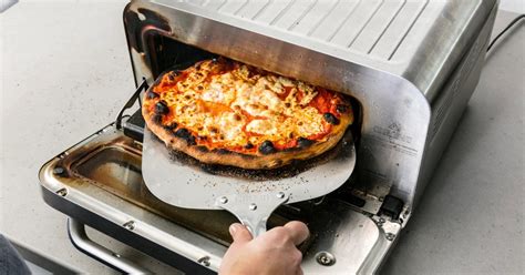 Pizza Stone: Tips on How to Use It - aamelanoma.com