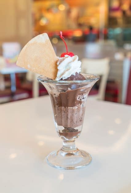 Free Photo | Chocolate sundae ice-cream