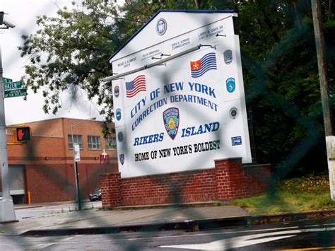 The Inmates of Rikers Island Are in Control of the Jail, NYT Says - Business Insider