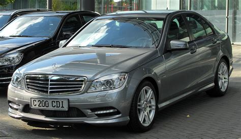 File:Mercedes C 200 CDI BlueEFFICIENCY Serienausstattung AMG-Sportpaket (W204) front 20100724 ...