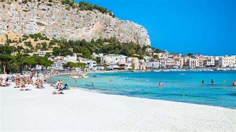 The 12 best beaches in Palermo | Costa Cruises