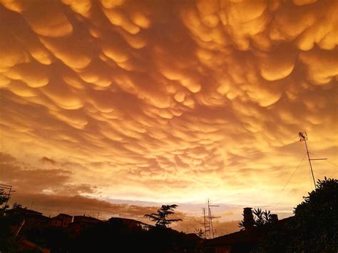 Impressive mammatus clouds in the sky over Rome, Italy - Strange Sounds