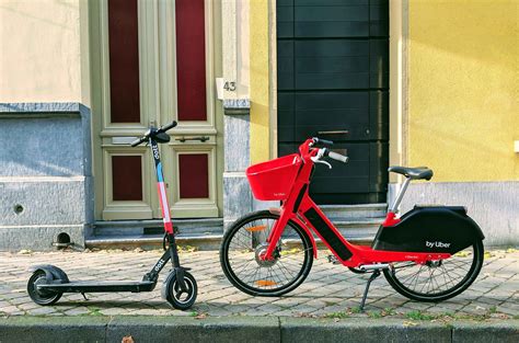 E-scooters vs. e-bikes: Everything you need to know | Taur Blog