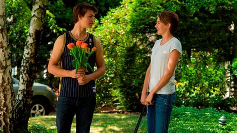 10 ways 'TFIOS' movie differs from John Green's novel